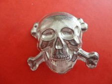 pin's tête de mort*