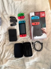 Nintendo Switch 32 Go Console Portable avec Manettes Joy-Con Bleu Néon/Rouge...