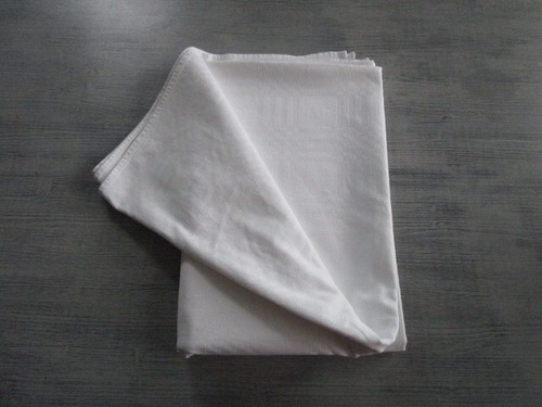 Nappe ancienne damassée