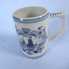 chope faience delft blue