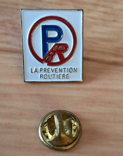 Pin la prévention - pin's.,