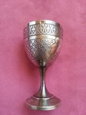 Beau coquetier en argent