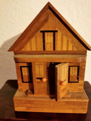 Maison bois tirelire - clé, old