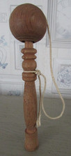 Bilboquet ancien en bois brut Hauteur 27 cm Fabrication artisanale ?