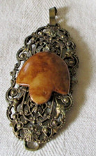 Ancien grand pendentif couleur vieil or cabochon marron marbré bijou vintage 110