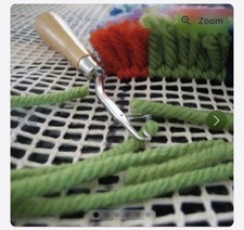 Crochet à loquet pour point