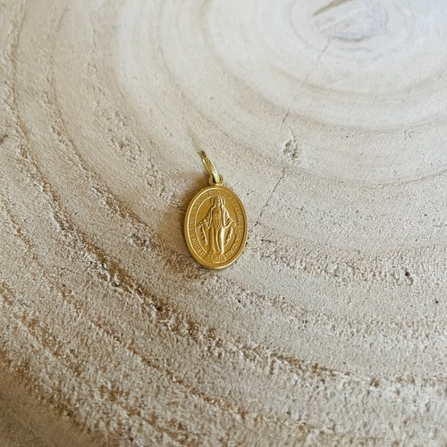 Pendentif médaille - pendentif,