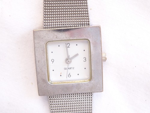 Petite montre femme - petite,