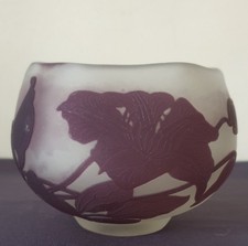 Ets GALLE, très joli vase en verre gravé à l'acide, décor floral