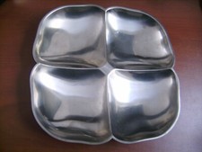 Beau plat à 4 compartiments en inox "Viners of Sheffield" de forme carrée 22,7cm