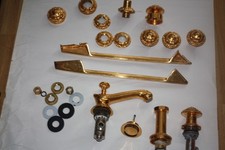 Robinet  et accessoires porte serviette   plaqué or