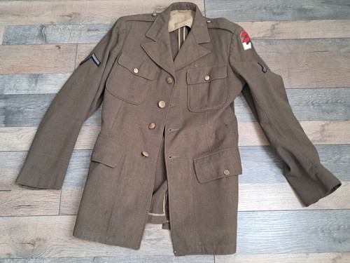 Une veste sortie militaire - de,