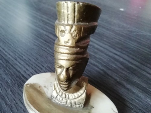 Jolie stuatuette buste reine - ",