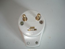 ANCIENNE PRISE  LEGRAND BLANCHE SORTIE LATERALE  20A  380 V NEUVE