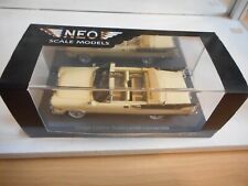Neo Scale Models Dodge Custom Royal Lancer Convertible en jaune au 1:43 en boîte