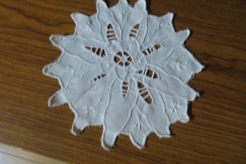 Ancien napperon métis brodé