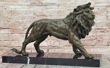 Sculpture En Bronze De Lion