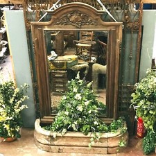 miroir régence en noyer massif miroir piqueté finement sculptée . XIX siècle.