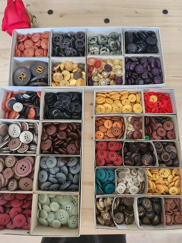 Gros lot boutons - vintage, dans