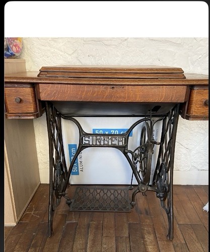 Machine coudre pédale - à, à