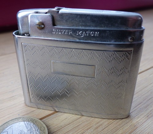 Joli briquet collection - un,