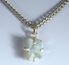 Pendentif brut pierre