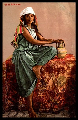 Tunisie une jeune bedouine - -,