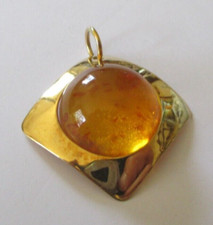Ancien pendentif couleur or griffé perle résine jaune ambrée bijou vintage 1951