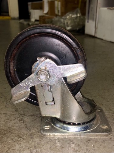Swivel plate caster - , rubber