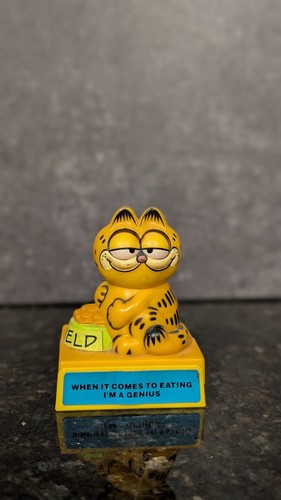 Garfield blinking statue 1981 - blinking,