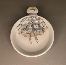 Mignonne Coupelle en Faïence – Décor Fillette, Fait Main Création COUNTRY CORNER