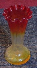 magnifique ancien vase verre multi couleur a bord ourlée très bon état baccarat
