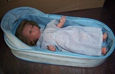 VINTAGE POUPEE BELLA 32cm dans son COUFFIN plastique 