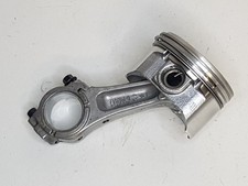 piston et bielle de moteur