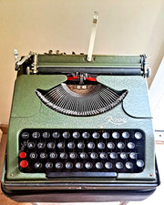 ANCIENNE PETITE MACHINE A ECRIRE   MARQUE ROOY  METAL VERT  EXTRA PLATE