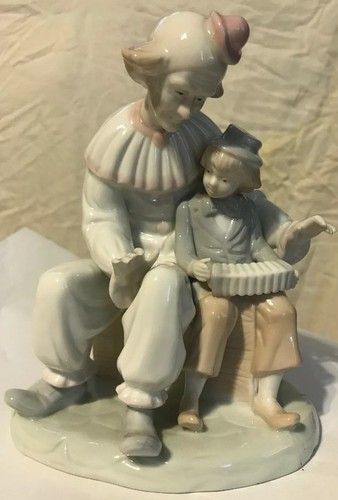 Vintage porcelain clown - 7”,
