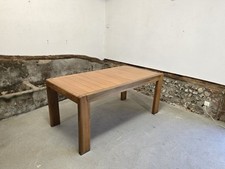 Table design en orme massif extensible Maison Regain