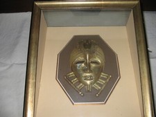 Art Africain - Ancien Masque  en Bronze -  18 cm hauteur largeur 12 cm encadré