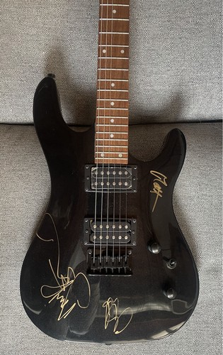 Muse fully signed - -,