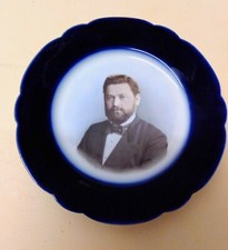 ASSIETTE EN PORCELAINE BLEUE DE SEVRES A L'EFFIGIE DE JAURES JEUNE?
