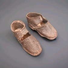 Ancienne Petite Paire De Chaussures Cuir Et Bois Pour Enfant
