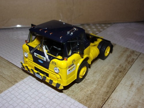 Camion semi remorque - 1/43,
