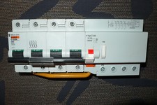 Disjoncteur differentiel 4pole - disjoncteur,