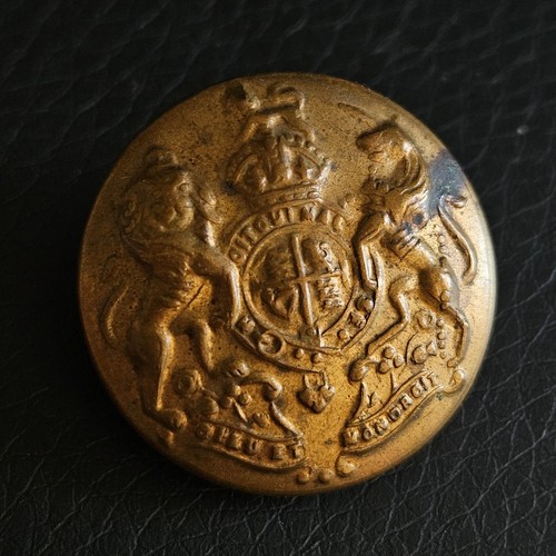 Beau bouton uniforme armée