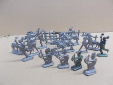 LOT PETITS SOLDATS EN PLOMB INDIENS  BARRRIERES