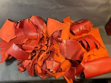 Lot de chutes de cuir rouge morceaux lanières issues de découpe 3Kg
