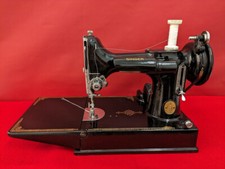 Machine à coudre SINGER Featherweight 221K1 moteur 210/230 Volts