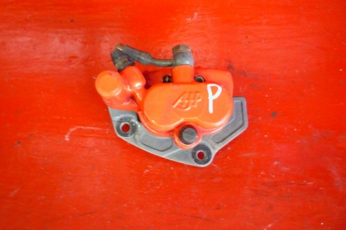 Pince arrière peugeot 125 jet - pince,