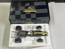 1:18 EXOTO race car #5 F1 TEAM