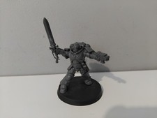 Lieutenant avec épée Space Marines Warhammer 40000
